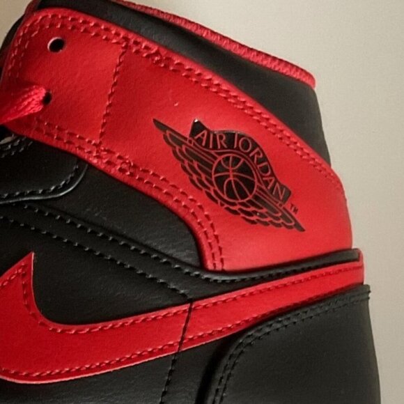 JORDAN 1 MID ALTERNATE BRED (2022) WITH THE BOX RED BLACK - Picture 13 of 16